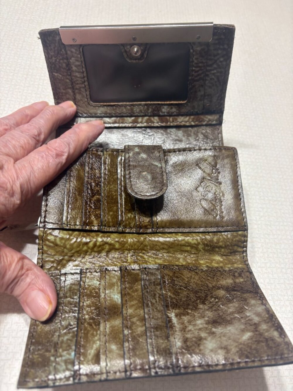 GUC Patricia Nash Turquise/Brown Cassini Trifold - Picture 6 of 7